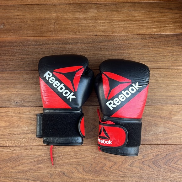 Reebok Combat Leather Boxing Gloves 12oz. - Picture 3 of 4